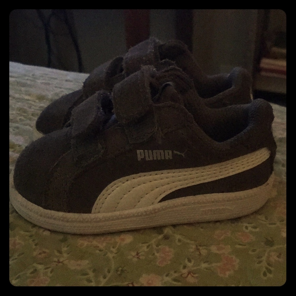 Size 4 Grey Strapped Unisex Pumas